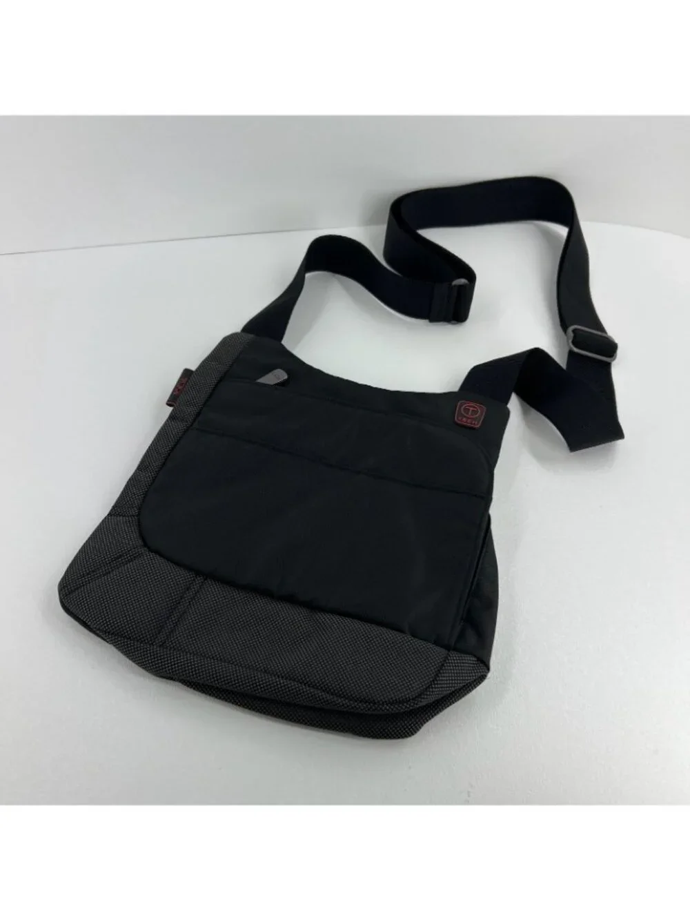 Tumi T-Tech Ballistic Nylon Crossbody Bag M Sling Adjustable Straps 51232D Black